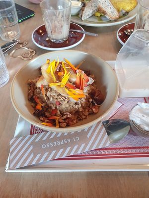 Sticky date porridge at C1 Espresso in Christchurch