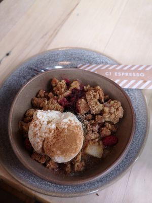 Apple - pear crumble with vegan vanilla ice cream at C1 Espresso in Christchurch