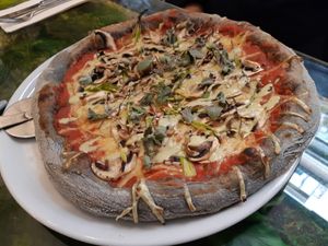 Main: pistachio pesto pizza ((awesome, clearly the winning option) at Pizzi & Dixie in Madrid