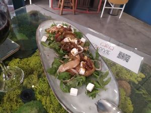 Ensalada de pera rostizada at Pizzi & Dixie in Madrid