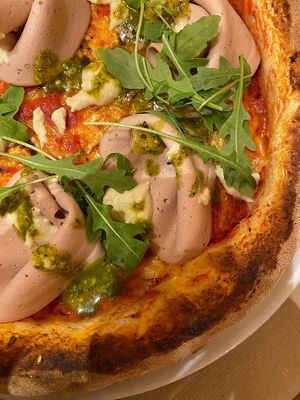 Pizza de pesto y mortadela at Pizzi & Dixie in Madrid