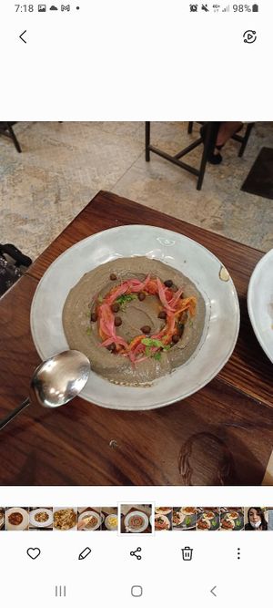 Hummus at Pizzi & Dixie in Madrid