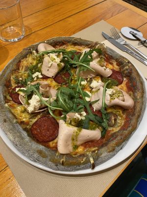 Ham pizza at Pizzi & Dixie in Madrid