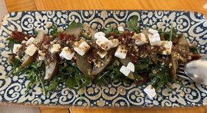 Ensalada de pera rostizada   at Pizzi & Dixie in Madrid