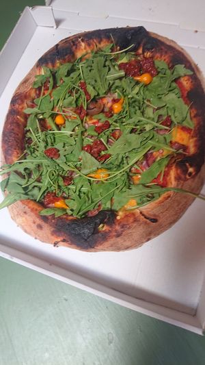 Riquísima pizza Dixie, buen tamaño el suyo at Pizzi & Dixie in Madrid