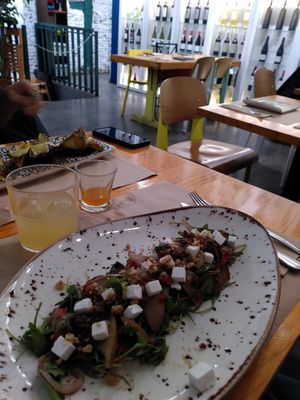 Salad starter at Pizzi & Dixie in Madrid