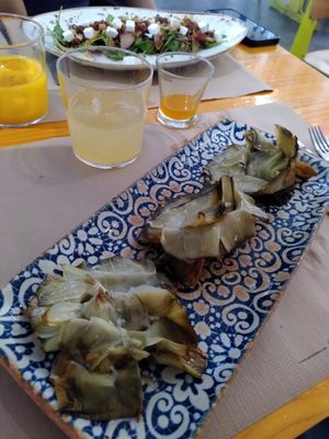 Starter with artichoke at Pizzi & Dixie in Madrid