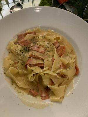 Both dishes we had were absolutely delicious   at Pizzi & Dixie in Madrid