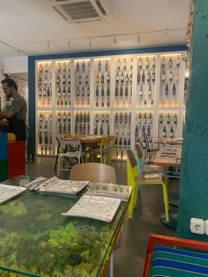 Inside at Pizzi & Dixie in Madrid