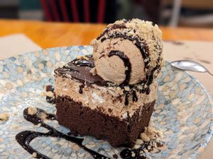 Tarta Ferrero Rocher at Pizzi & Dixie in Madrid