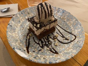 Tarta Ferrero Rocher con helado de avellana   at Pizzi & Dixie in Madrid