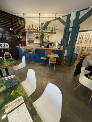 Inside  at Pizzi & Dixie in Madrid