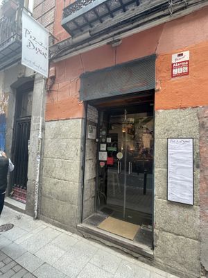 Entrance  at Pizzi & Dixie in Madrid