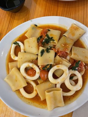  Calamarata con salsa de tomate  at Pizzi & Dixie in Madrid