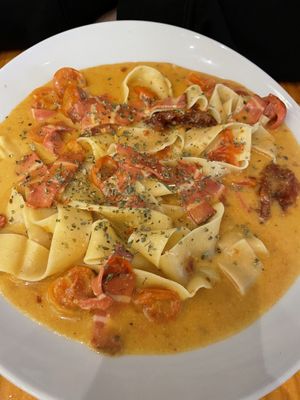 Papardelle con vacon y salsa de quesos veganos  at Pizzi & Dixie in Madrid