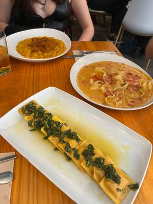 main dishes at Pizzi & Dixie in Madrid