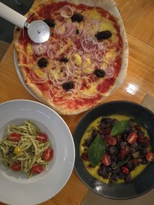 pastas & pizza at Pizzi & Dixie in Madrid