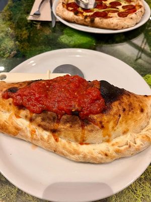 Calzone at Pizzi & Dixie in Madrid