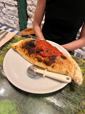 Calzone at Pizzi & Dixie in Madrid