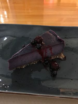 raw vegan cake at Pizzi & Dixie in Madrid