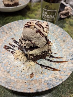 Tarta Ferrero Rocher at Pizzi & Dixie in Madrid