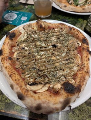 Garlic Pistacio Pizza at Pizzi & Dixie in Madrid