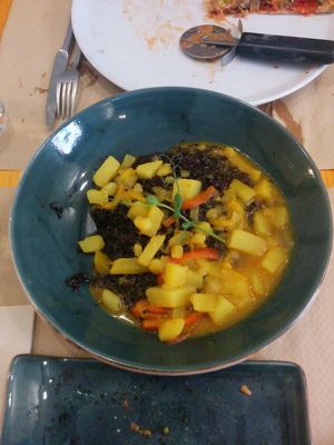 Potatoes and black rice curry at Pizzi & Dixie in Madrid