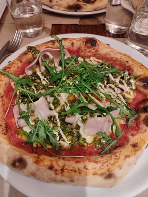 mortadela y pesto de pistachos at Pizzi & Dixie in Madrid