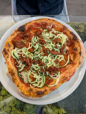 Sun-dried tomatoes and zucchini pizza at Pizzi & Dixie in Madrid