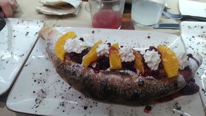 Calzone dulce de postre. at Pizzi & Dixie in Madrid