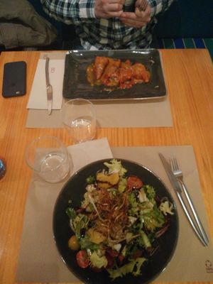 salad and stuffed peppers at Pizzi & Dixie in Madrid