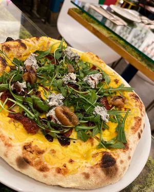 Pizza con "gorgonzola" y rúcula at Pizzi & Dixie in Madrid