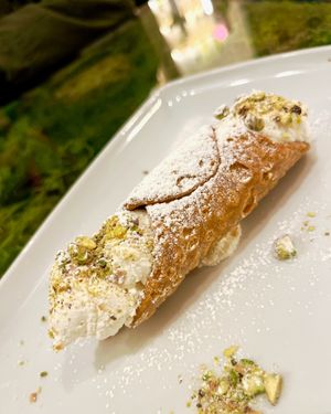 Cannoli siciliano at Pizzi & Dixie in Madrid