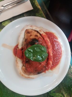 Calzone  at Pizzi & Dixie in Madrid