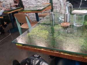 Cool table at Pizzi & Dixie in Madrid