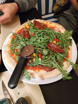 Vegan pizza at Pizzi & Dixie in Madrid