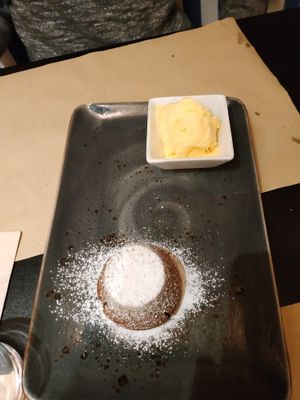 Vegan coulant at Pizzi & Dixie in Madrid