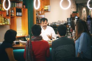 The amazing explanations of the chef during the Vegan Tapas Tour at Pizzi & Dixie in Madrid