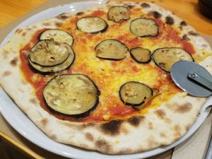 Eggplant pizza at Pizzi & Dixie in Madrid