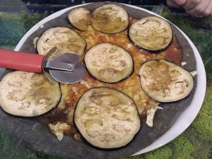 aubergine + garlic pizza at Pizzi & Dixie in Madrid