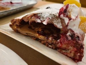 Sweet Calzone (inside) at Pizzi & Dixie in Madrid