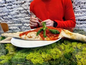 Calzone at Pizzi & Dixie in Madrid