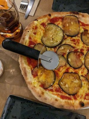 Eggplant garlic pizzA at Pizzi & Dixie in Madrid