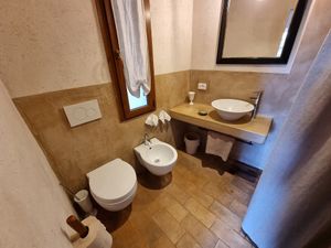 Bathroom at Vegan Agrivilla I Pini in San Gimignano