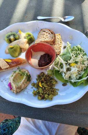 Breakfast 🌈 so much flavour 🌟 at Vegan Agrivilla I Pini in San Gimignano