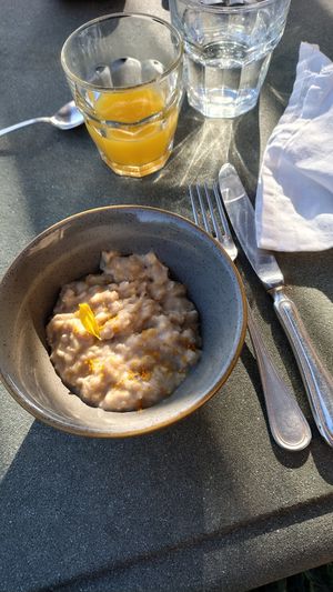 Morning Porridge 🌅💛☮️🌈 at Vegan Agrivilla I Pini in San Gimignano