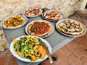 vegan pizza 🍕😍 at Vegan Agrivilla I Pini in San Gimignano
