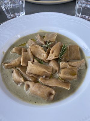 🎃-Ravioli an Rosmarin Sosse at Vegan Agrivilla I Pini in San Gimignano