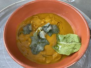 Gemüsesuppe mit Salz-Pflanze at Vegan Agrivilla I Pini in San Gimignano