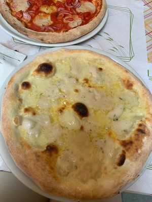 Quatro Fromagio, ist okay. Der Käse schmeckt noch nicht original. at La Taverna di Pulcinella in Pisa